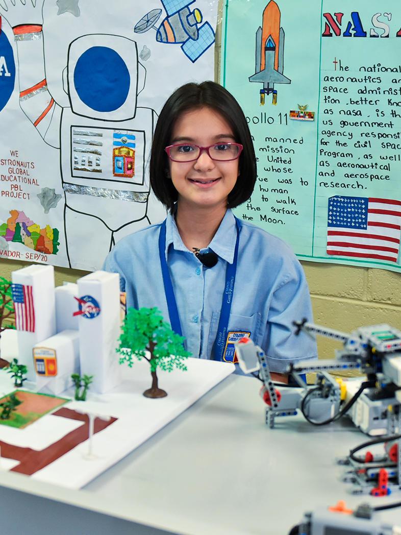 Niña estudiante del colegio